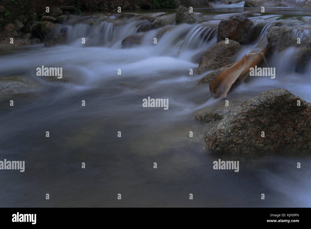 L'obturation lente de la rivière Batu kurau, taiping, Perak, Malaisie Banque D'Images
