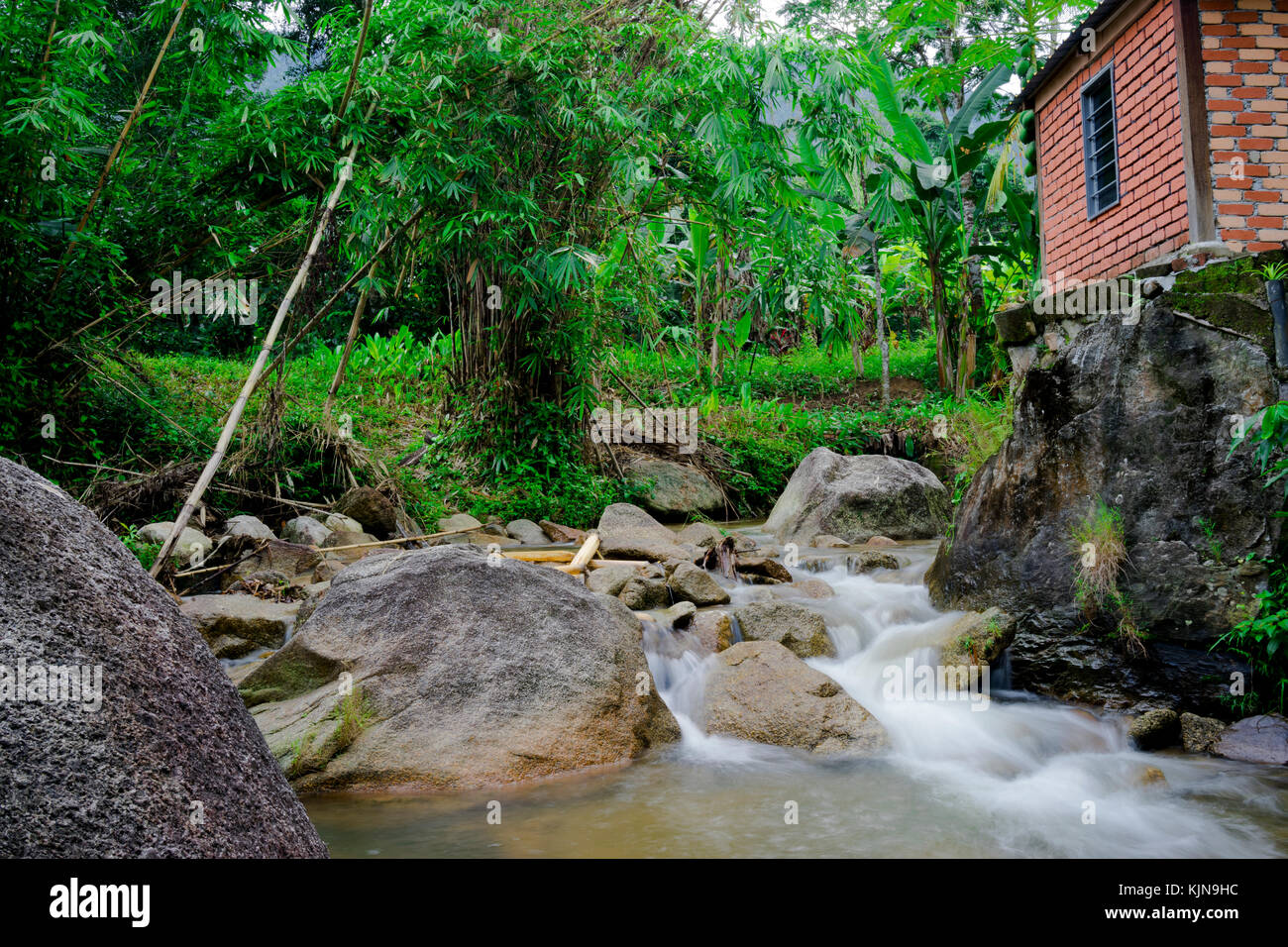 L'obturation lente de la rivière Batu kurau, taiping, Perak, Malaisie Banque D'Images