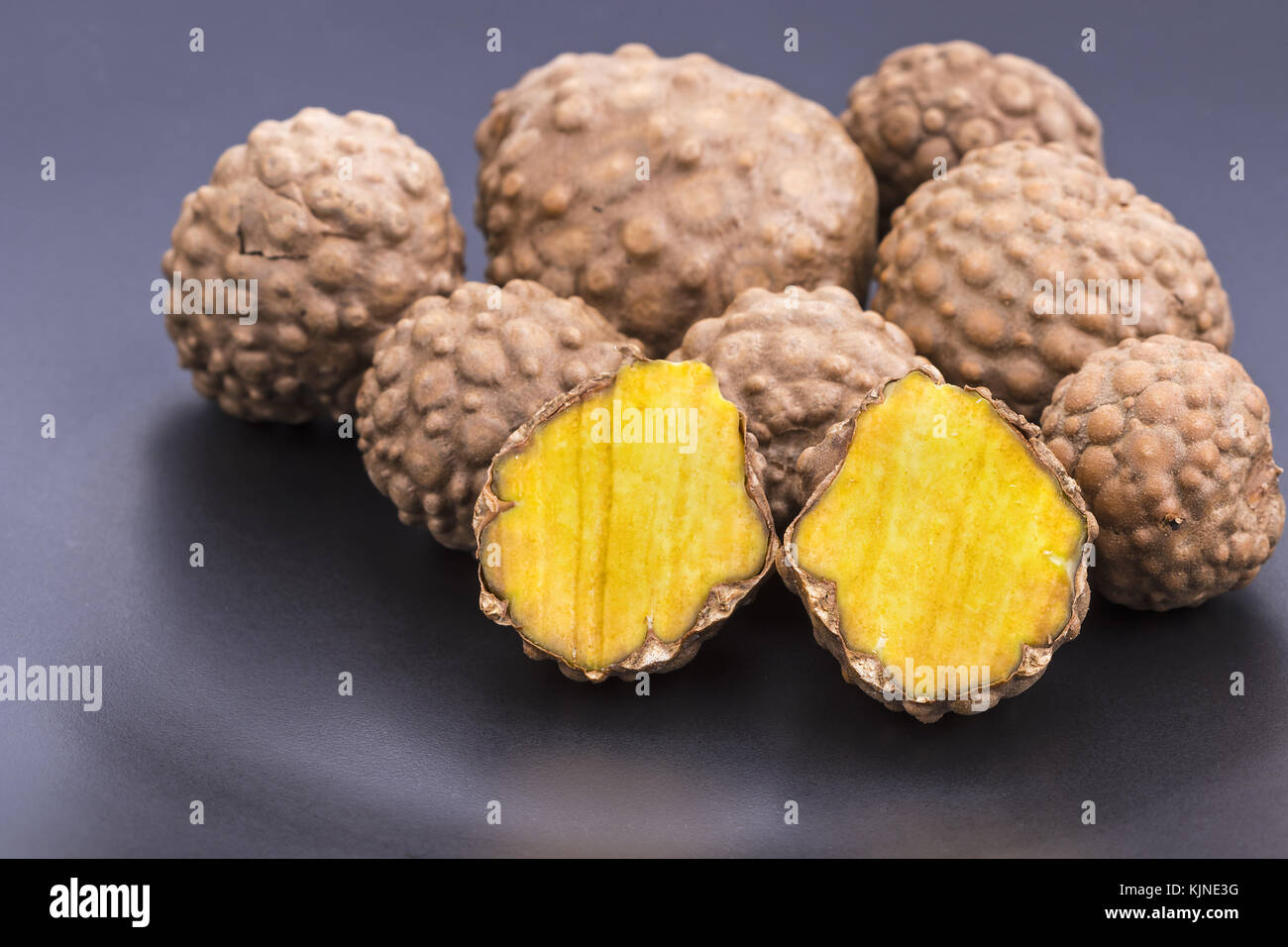 Nom de pommes de terre aux herbes de l'air, l'air, de l'igname l'igname amère (nom scientifique est Dioscorea bulbifera) Banque D'Images