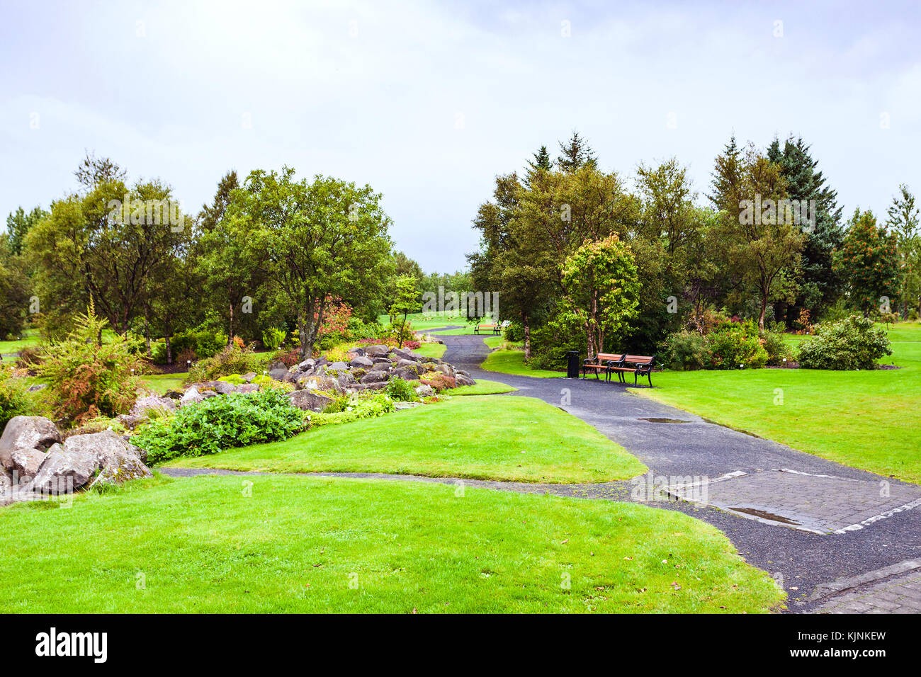 REYKJAVIC, ISLANDE - 4 SEPTEMBRE 2017 : vue du jardin botanique du parc familial public dans la vallée de Laugardalur de la ville de Reykjavik en septembre. Reykjavik Banque D'Images