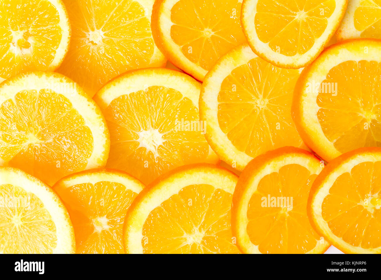 Tas de tranches de fruits orange sur un tas Banque D'Images