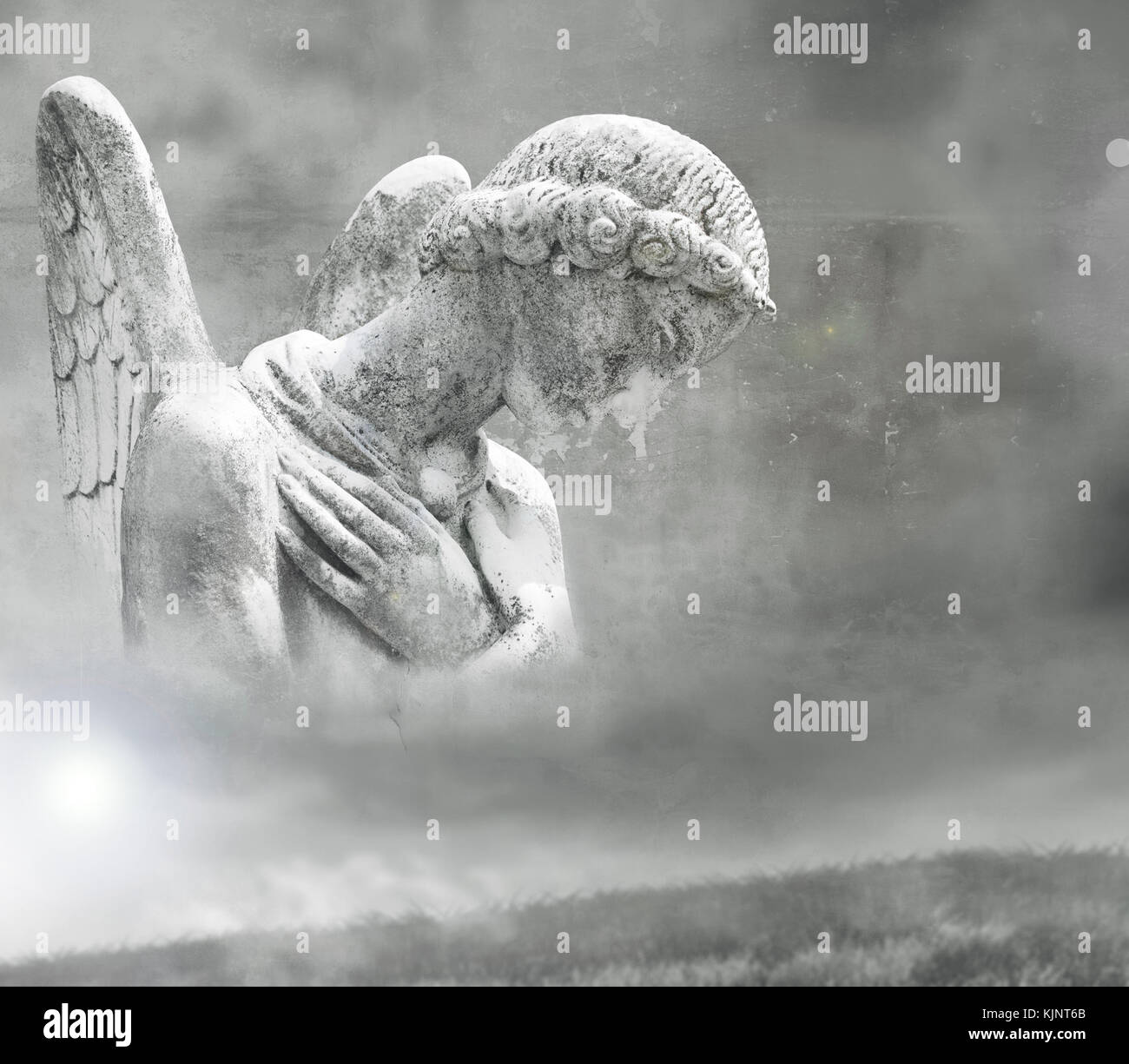 Abstract fantasme d'un bel ange dans un contexte surréaliste en noir et blanc Banque D'Images