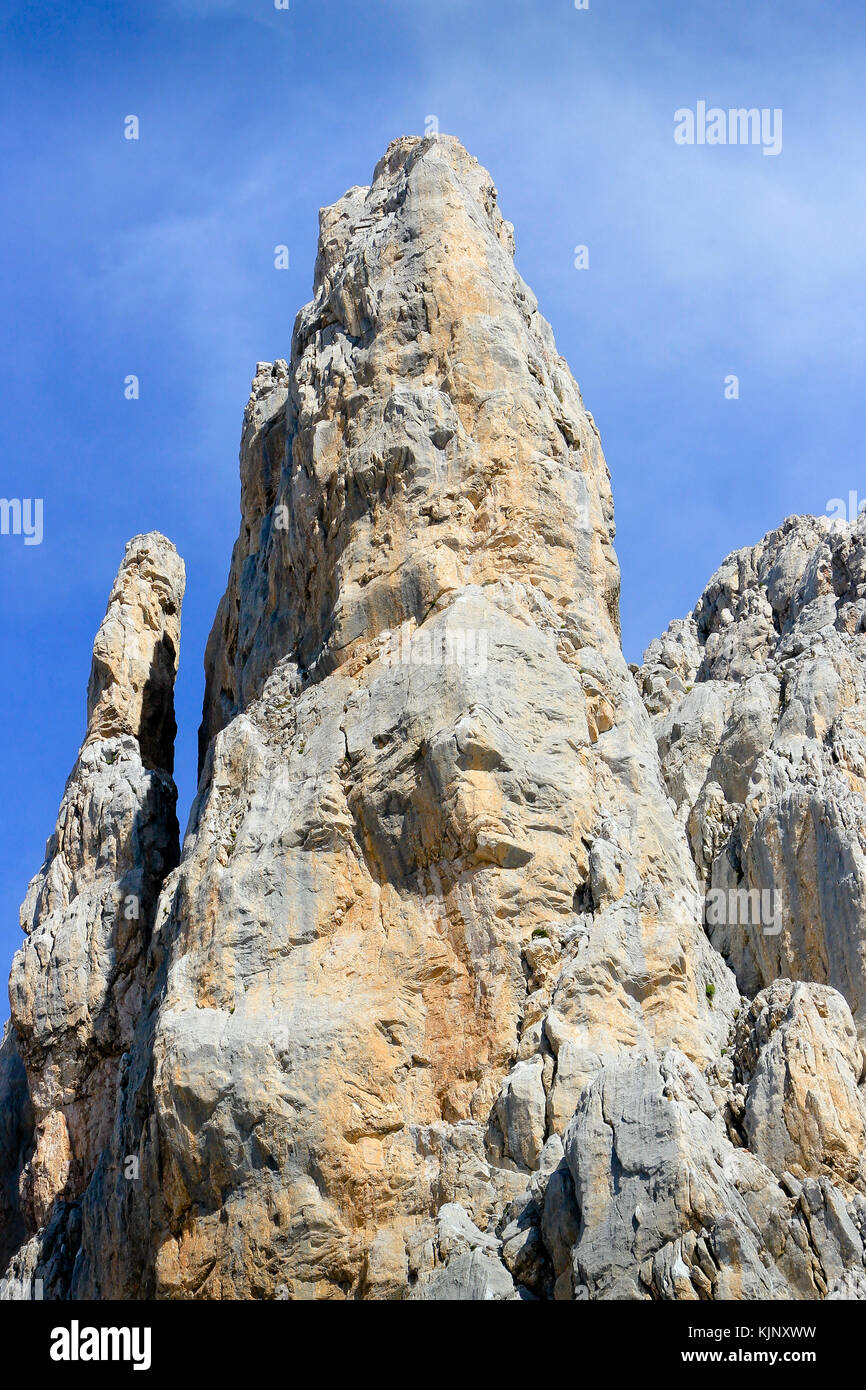 Formation rocheuse verticale Picos de Europa, monts cantabriques, Espagne Banque D'Images