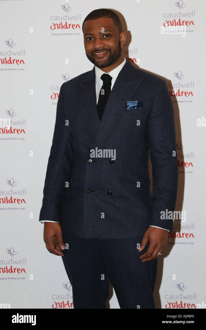 L'hôtel Langham. Londres. uk 24 nov 2017 Jonathan gill assiste à Londres pour enfants caldwell ladies lunch événement dans le centre de Londres., stars du monde de la télévision, de la musique et le théâtre arrive à l'hôtel Langham à participer à l'assemblée 'ladies lunch event' qui a permis de recueillir des fonds essentiels pour les enfants caudwell - un organisme de bienfaisance qui fournit l'évolution de la vie pratique et un soutien affectif aux enfants handicapés à travers le Royaume-Uni. crédit : dinendra haria/Alamy live news Banque D'Images