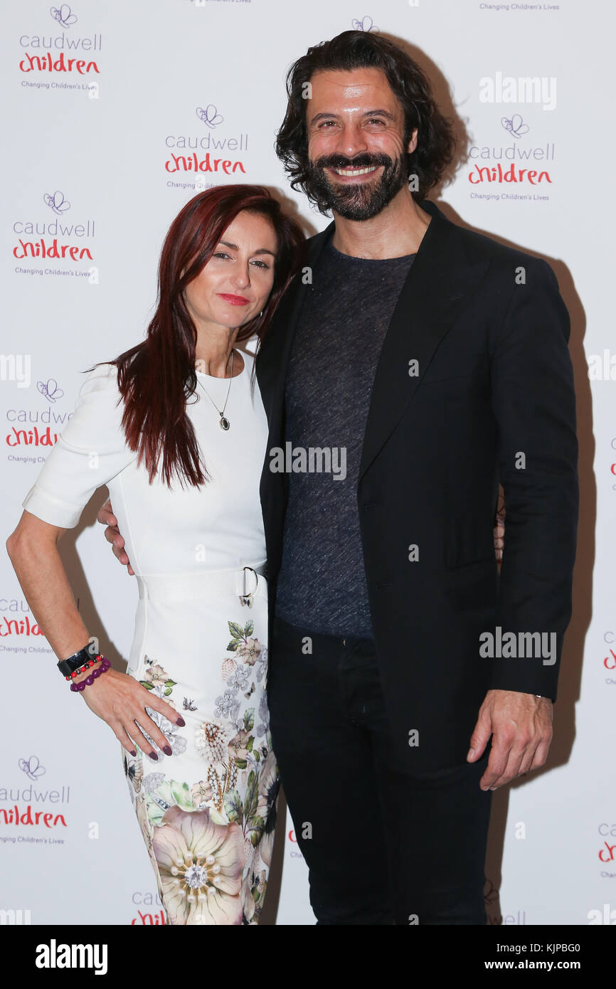 L'hôtel Langham. Londres. uk 24 nov 2017 trudi beswick et Christian vit caldwell assiste à Londres pour enfants ladies lunch événement dans le centre de Londres., stars du monde de la télévision, de la musique et le théâtre arrive à l'hôtel Langham à participer à l'assemblée 'ladies lunch event' qui a permis de recueillir des fonds essentiels pour les enfants caudwell - un organisme de bienfaisance qui fournit l'évolution de la vie pratique et un soutien affectif aux enfants handicapés à travers le Royaume-Uni. crédit : dinendra haria/Alamy live news Banque D'Images