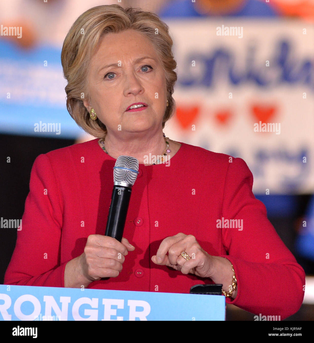 COCONUT CREEK, EN FLORIDE - 25 OCTOBRE : candidat présidentiel démocratique ancien secrétaire d'Etat américaine Hillary Clinton parle à un scrutin anticipé en rallye avec Coconut Creek le 25 octobre 2016 à Coconut Creek, en Floride. Avec deux semaines d'aller jusqu'au jour de l'élection, Hillary Clinton a fait campagne en Floride Personnes : Hillary Clinton Banque D'Images