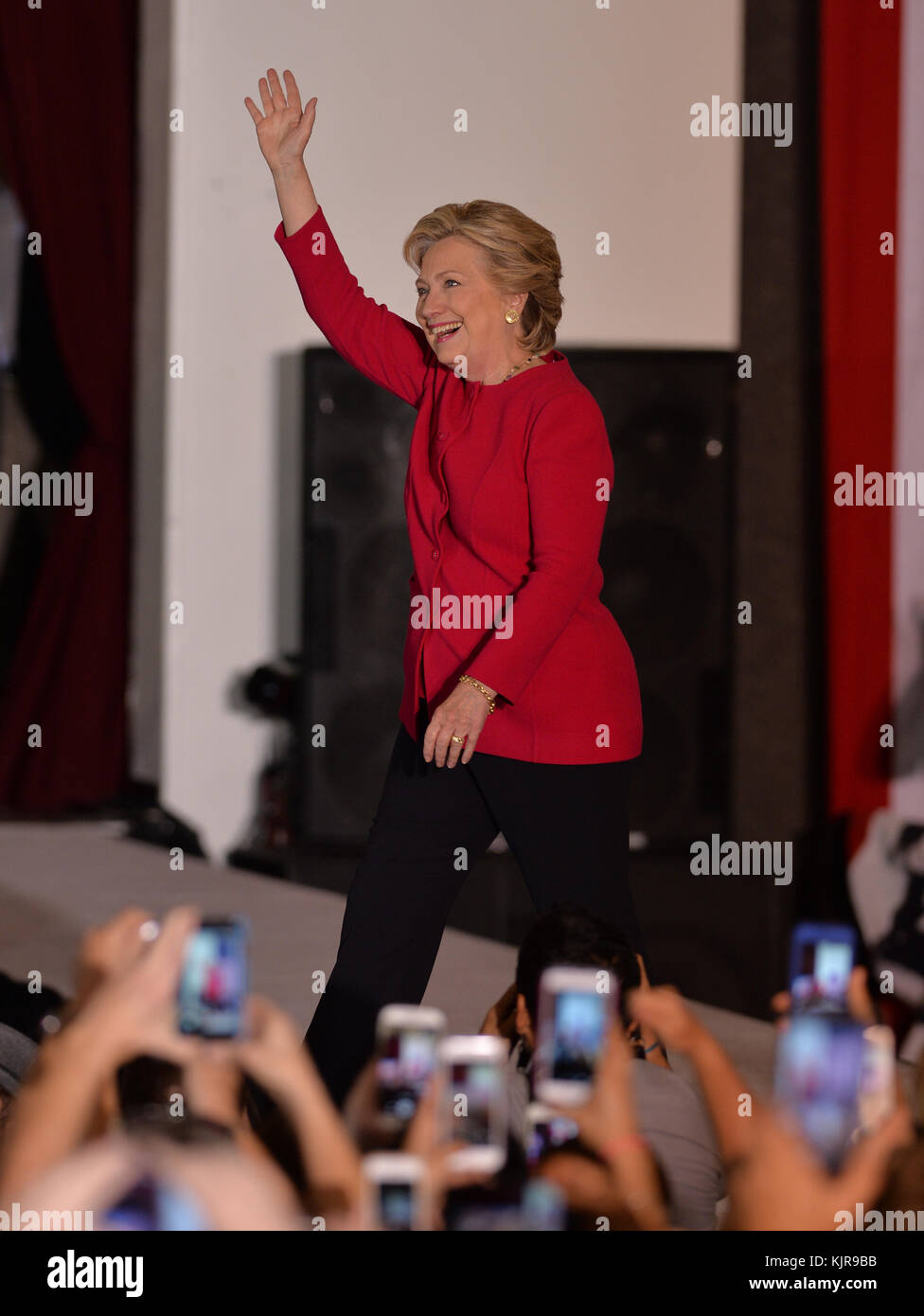 COCONUT CREEK, EN FLORIDE - 25 OCTOBRE : candidat présidentiel démocratique ancien secrétaire d'Etat américaine Hillary Clinton parle à un scrutin anticipé en rallye avec Coconut Creek le 25 octobre 2016 à Coconut Creek, en Floride. Avec deux semaines d'aller jusqu'au jour de l'élection, Hillary Clinton a fait campagne en Floride Personnes : Hillary Clinton Banque D'Images