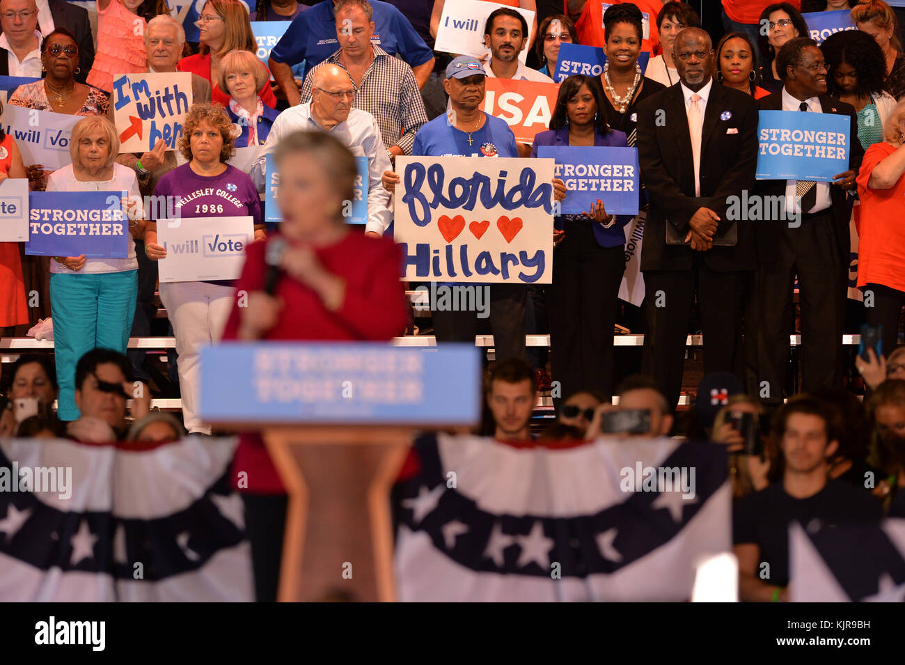 Coconut Creek, en Floride - 25 octobre : candidat présidentiel démocratique ancien secrétaire d'Etat américaine Hillary clinton parle à un scrutin anticipé en rallye avec Coconut Creek le 25 octobre 2016 à Coconut Creek, en Floride. deux semaines jusqu'au jour de l'élection, Hillary Clinton a fait campagne en Floride personnes : Hillary Clinton Banque D'Images
