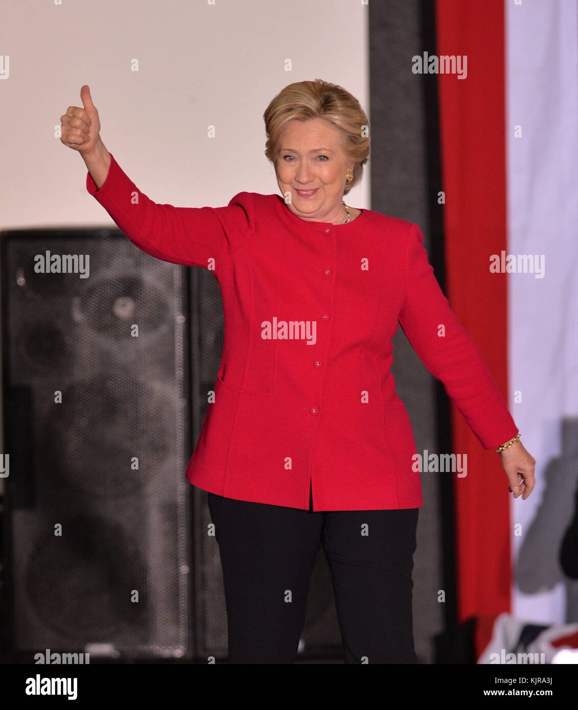 COCONUT CREEK, EN FLORIDE - 25 OCTOBRE : candidat présidentiel démocratique ancien secrétaire d'Etat américaine Hillary Clinton parle à un scrutin anticipé en rallye avec Coconut Creek le 25 octobre 2016 à Coconut Creek, en Floride. Avec deux semaines d'aller jusqu'au jour de l'élection, Hillary Clinton a fait campagne en Floride Personnes : Hillary Clinton Banque D'Images