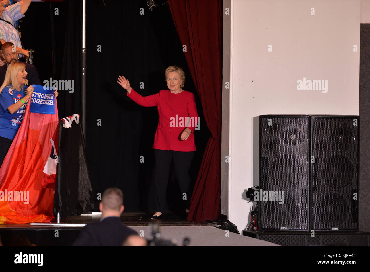 COCONUT CREEK, EN FLORIDE - 25 OCTOBRE : candidat présidentiel démocratique ancien secrétaire d'Etat américaine Hillary Clinton parle à un scrutin anticipé en rallye avec Coconut Creek le 25 octobre 2016 à Coconut Creek, en Floride. Avec deux semaines d'aller jusqu'au jour de l'élection, Hillary Clinton a fait campagne en Floride Personnes : Hillary Clinton Banque D'Images