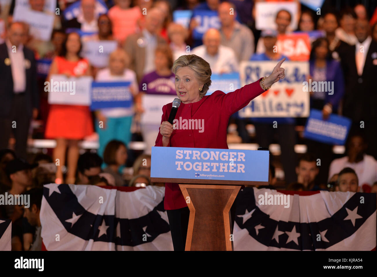 Coconut Creek, en Floride - 25 octobre : candidat présidentiel démocratique ancien secrétaire d'Etat américaine Hillary clinton parle à un scrutin anticipé en rallye avec Coconut Creek le 25 octobre 2016 à Coconut Creek, en Floride. deux semaines jusqu'au jour de l'élection, Hillary Clinton a fait campagne en Floride personnes : Hillary Clinton Banque D'Images