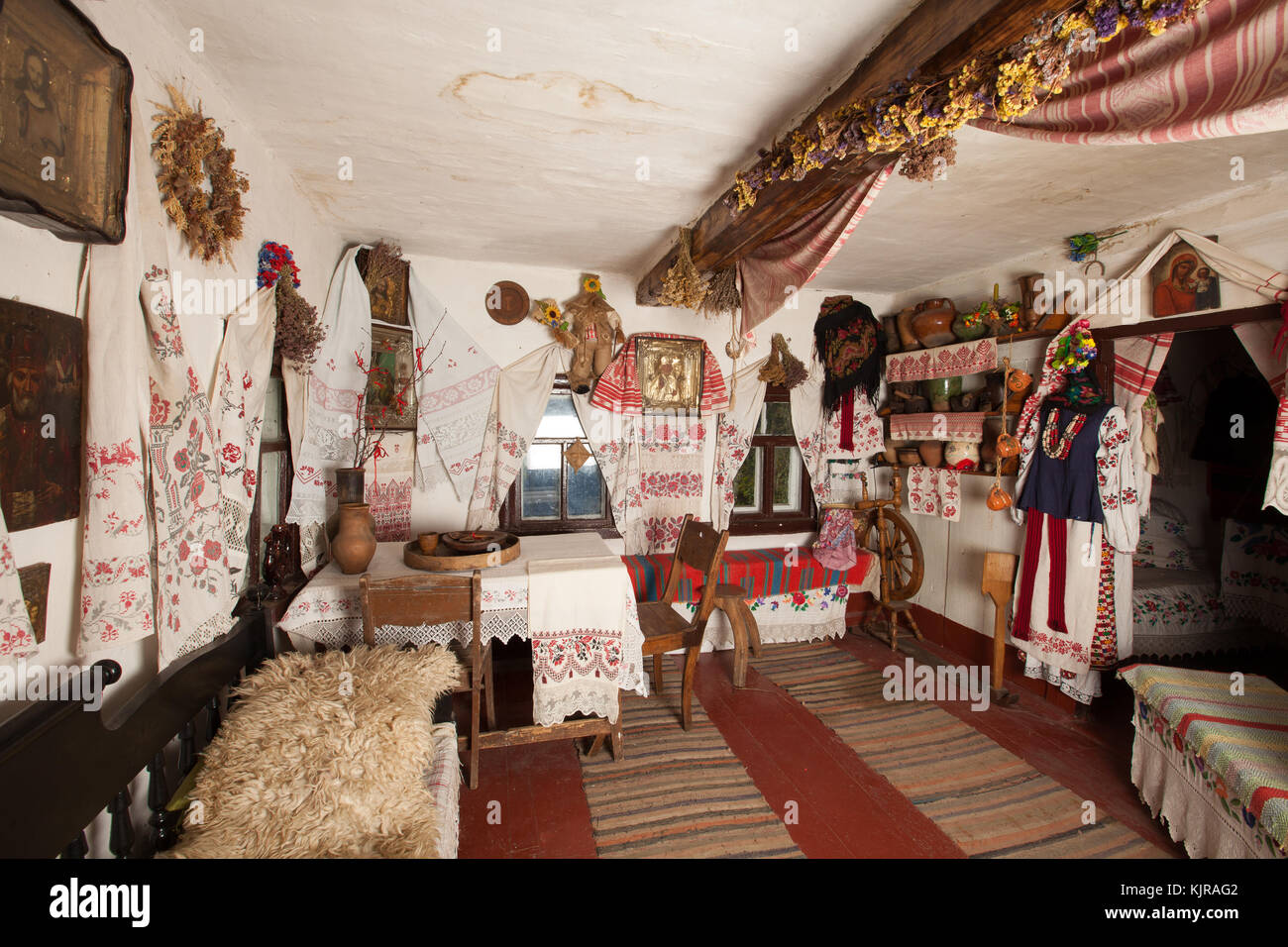 Intérieur de la maison de l'Ukraine d'authentiques broderie et décoration  de la maison Photo Stock - Alamy