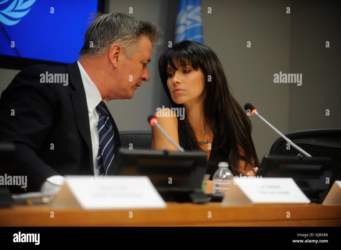 NEW YORK, NY - SEPTEMBRE 21 : Alec Baldwin et Hilaria Baldwin assistent à l'annonce des lauréats du Prix équateur 2015 aux Nations Unies le 21 septembre 2015 à New York. Personnes: Alec Baldwin, Hilaria Baldwin Banque D'Images