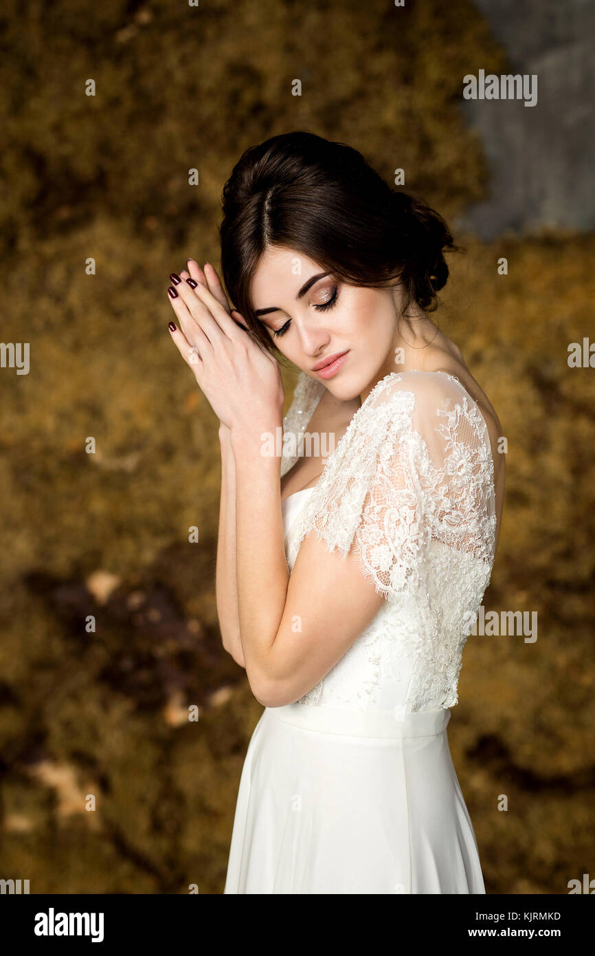 Portrait of de mariée en robe blanche. Mariée en robe de mariage. Banque D'Images