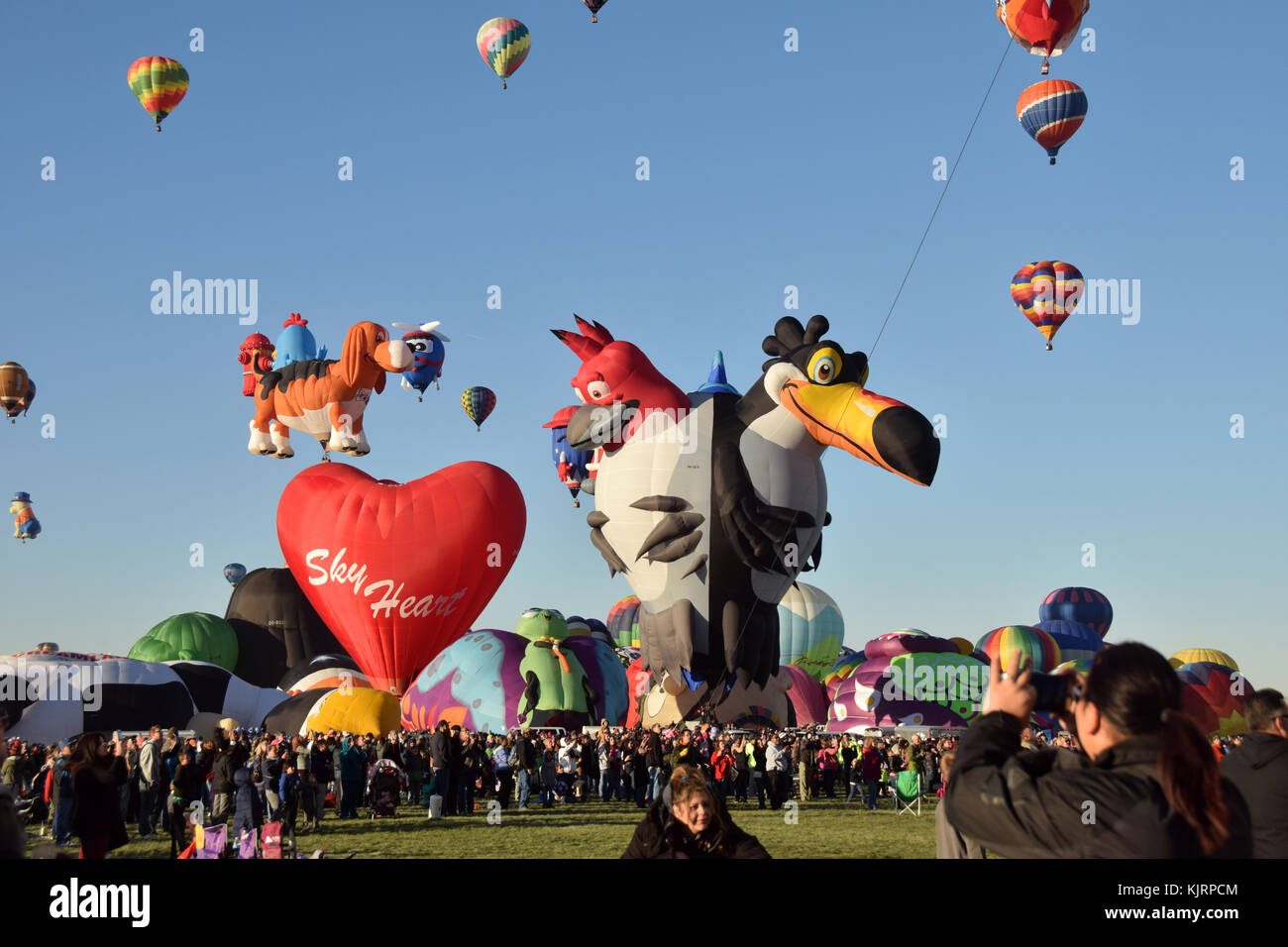 Albuquerque - 7 octobre : des centaines de montgolfières s'envolent au cours de l'International Balloon Fiesta d'Albuquerque nm le 7 octobre 2016 Banque D'Images