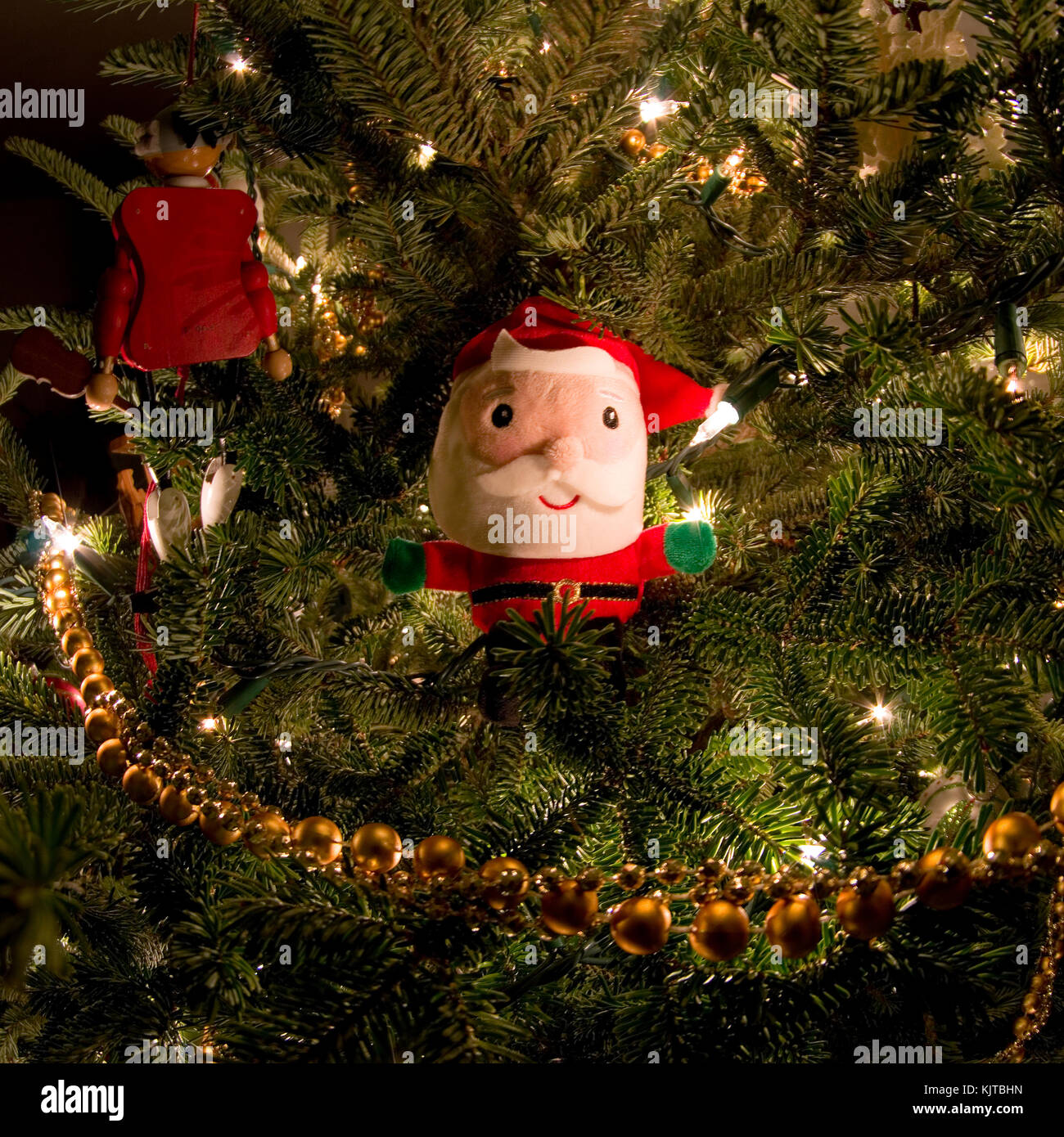 Santa ornament on tree Banque D'Images