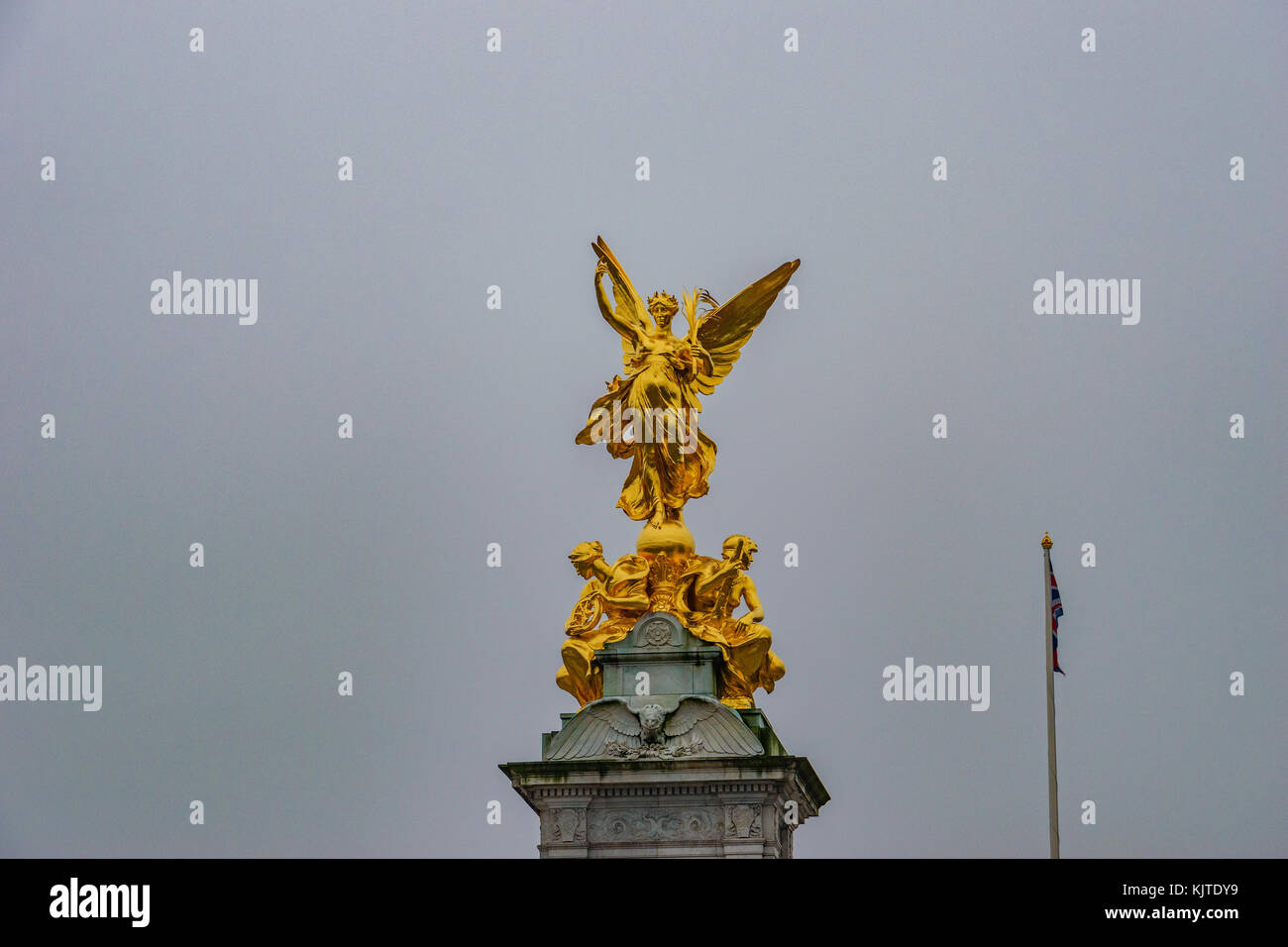 Statue Outside Buckingham Palace Banque d'image et photos Alamy