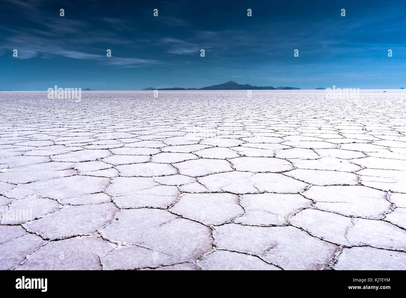 Photo prise en août 2017 à Uyuni en Bolivie, Amérique du Sud : Salines de Salar de Uyuni en Bolivie du désert. Salar de Uyuni est le plus grand de sel dans la Wo Banque D'Images Photo prise en août 2017 à Uyuni en Bolivie, Amérique du Sud : Salines de Salar de Uyuni en Bolivie du désert. Salar de Uyuni est le plus grand de sel dans la Wo Banque D'Images