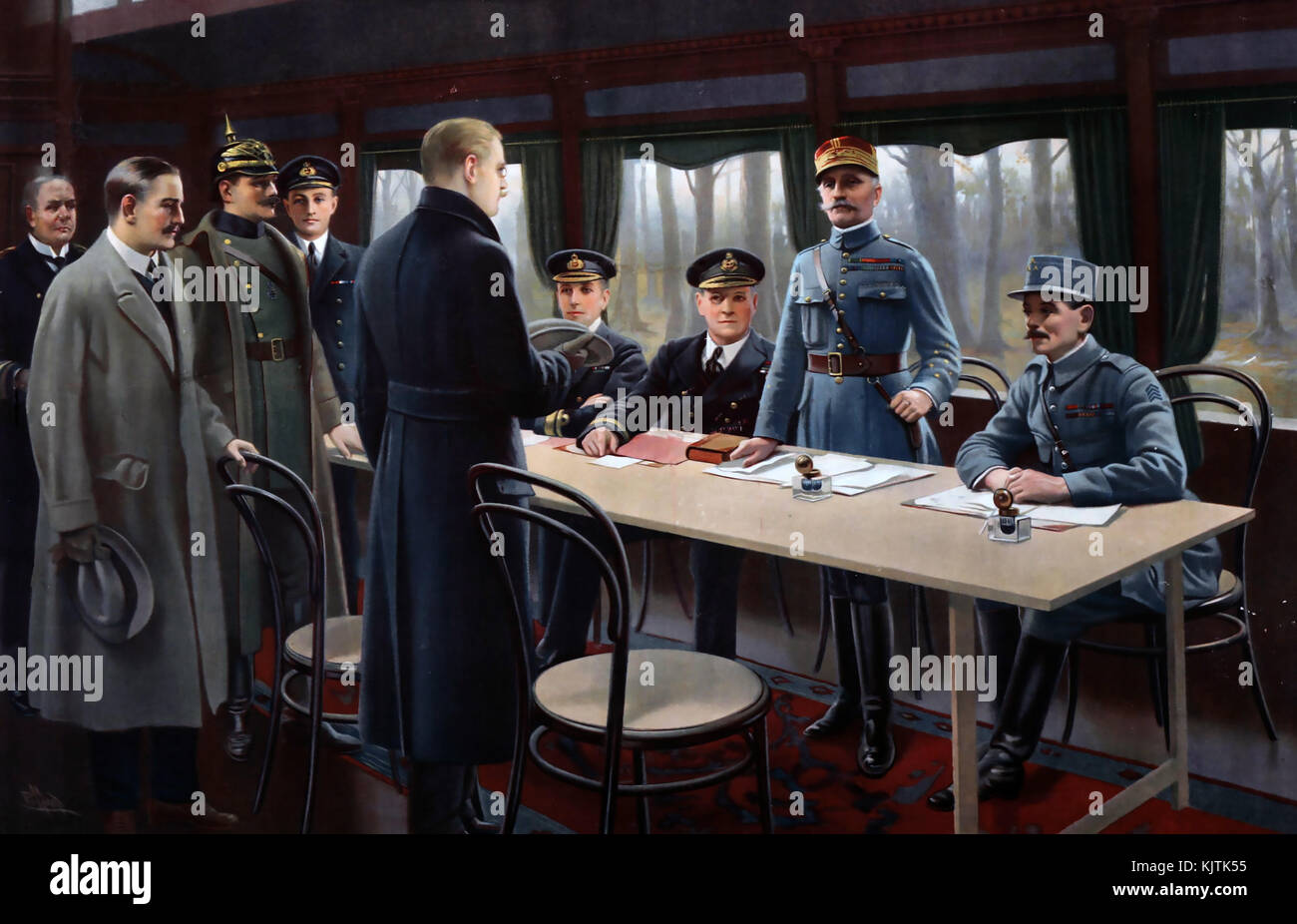 Première GUERRE MONDIALE ARMISTICE signé le 11 novembre 1918. De gauche à droite : l'amiral allemand Ernst VANESLOW, le comte allemand Alfred von OBERNDORFF du ministère des Affaires étrangères, le général allemand Detlof von WINTERFELDT (helmeted), l'officier de la marine britannique, le capitaine Jack MARRIOTT, debout devant la table, Matthias ERZBERGER Chef de la délégation allemande. Derrière la table se trouvent des officiers de la marine britannique, le contre-amiral George HOPE, le premier seigneur de la mer, l'amiral Sir Rosslyn WEMYSS, et les représentants français, le maréchal Ferdinand FOCH (debout), et le général Maxime WEYGAND Banque D'Images