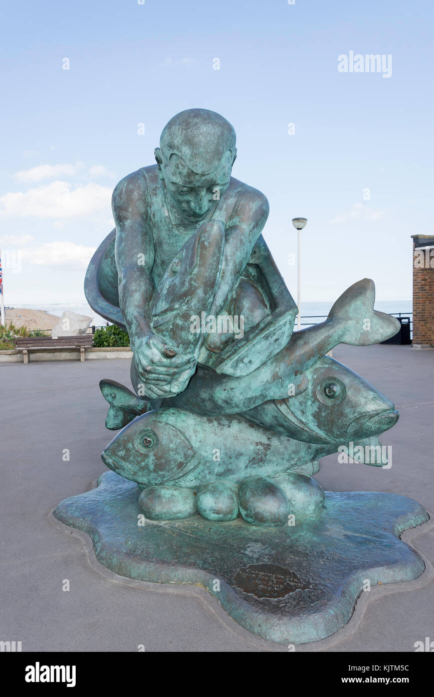 "Englober la mer' sculpture et jetée de Deal, Deal, Kent, Angleterre, Royaume-Uni Banque D'Images