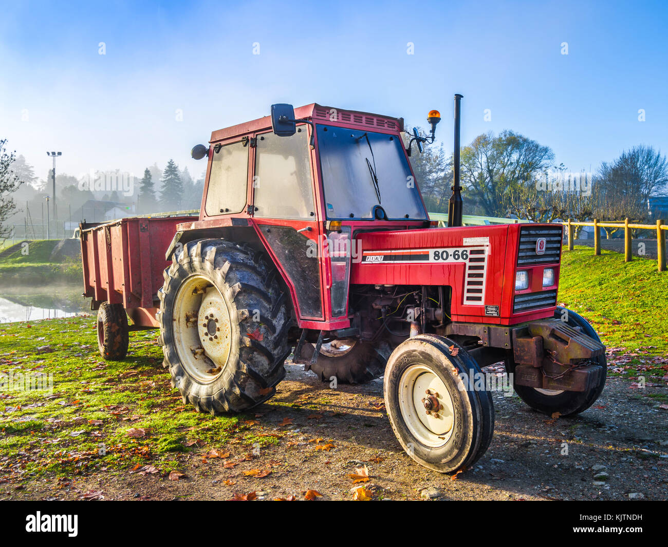 1996 Tracteur agricole fiat 80-66 - France. Banque D'Images