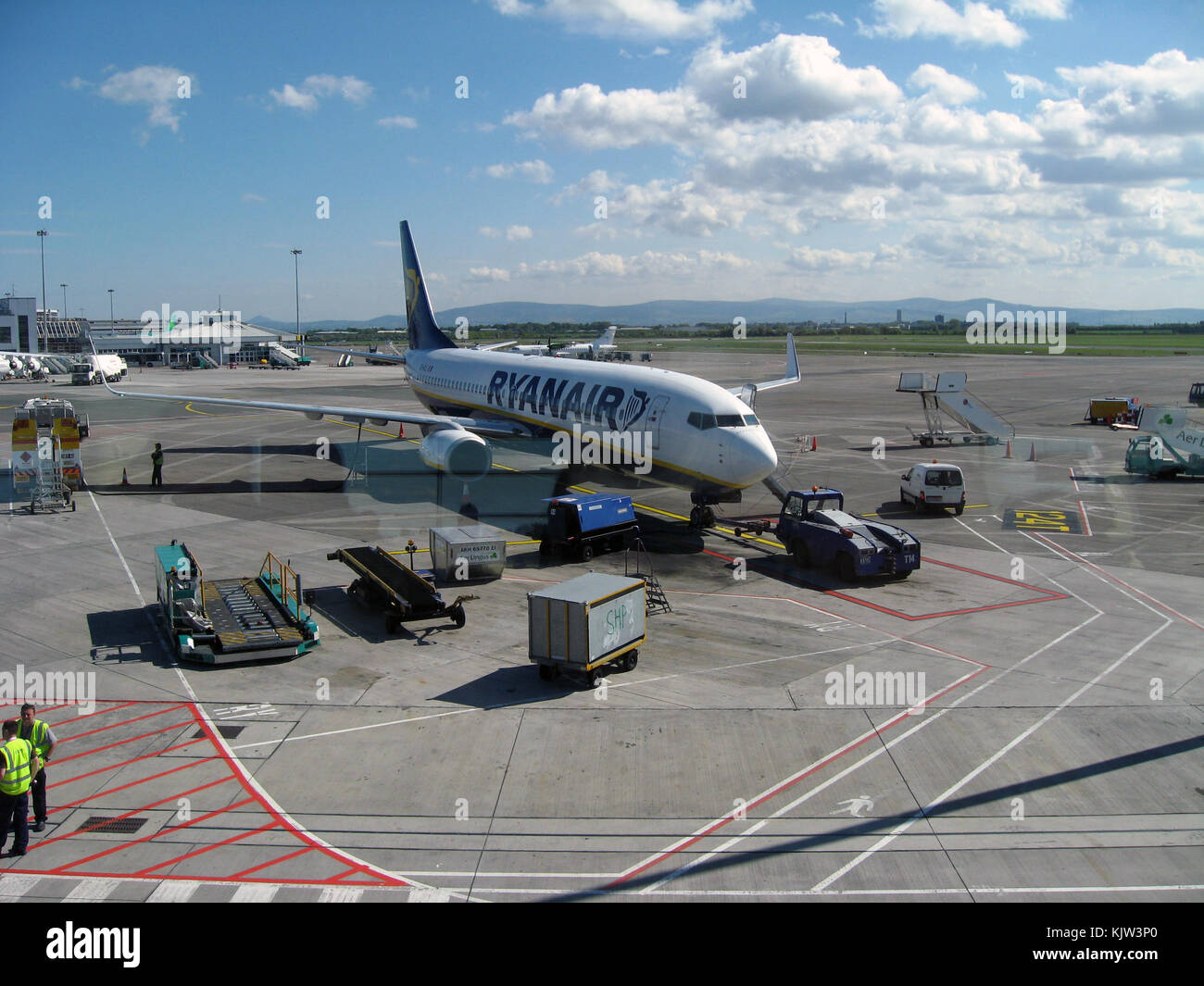 Dublin, Irlande - 26 mai 2010 : avion de ravitaillement est dans l'aéroport avant le départ. Banque D'Images