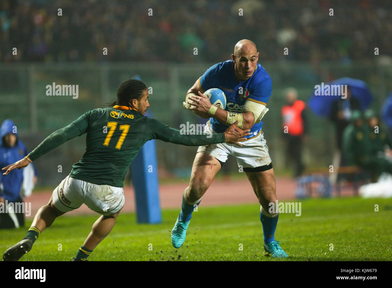 Padova, Italie. 25 novembre 2017. Le capitaine de l'Italie Sergio Parisse dans Skosan Courtnall bat l'international Novembre test match entre l'Italie et l'Afrique du Sud. Massimiliano Carnabuci/Alamy Live News Banque D'Images