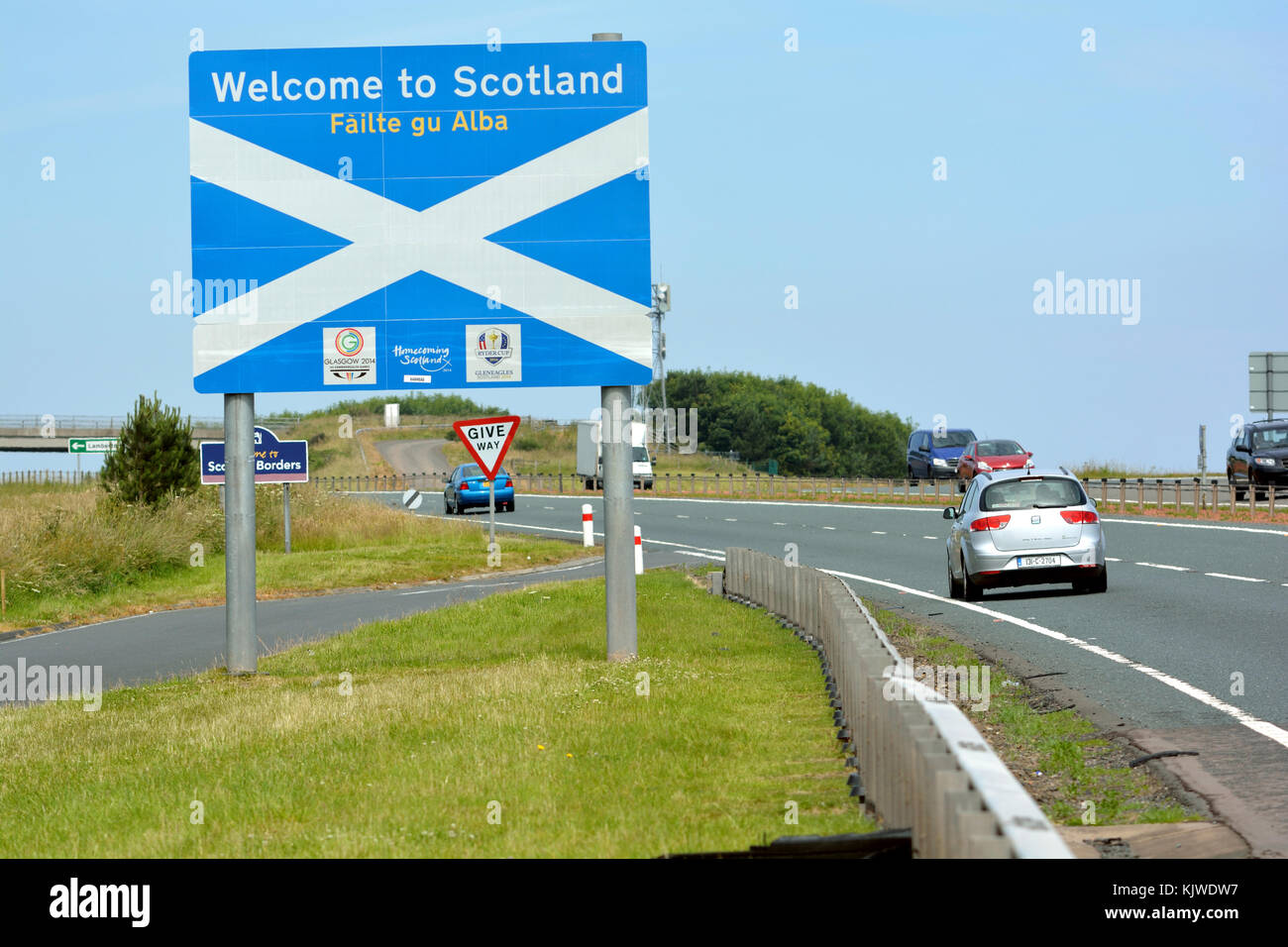 Un panneau indiquant « Welcom to Scotland » est affiché dans une aire de repos sur l'A1 à la frontière anglo-écossaise près de Berwick-upon-Tweed, Grande-Bretagne, le 11 juillet 2014. Photo : JENS DUDZIAK/dpa | utilisation dans le monde entier Banque D'Images