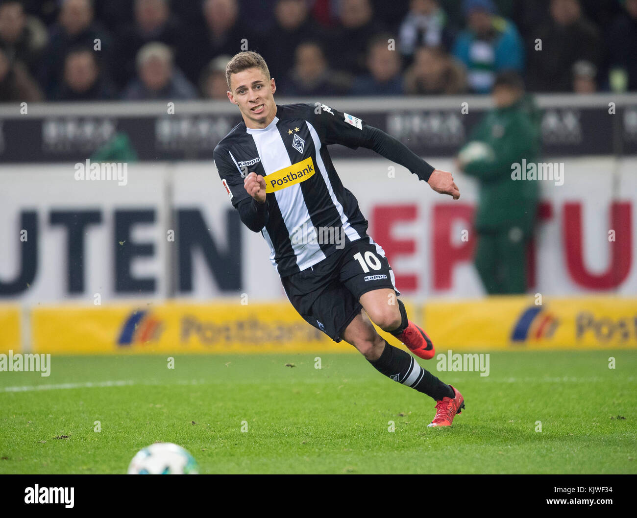 Moenchengladbach, Deutschland. 25 novembre 2017. Thorgan HAZARD (MG) Aktion, Fussball 1. Bundesliga, 13 ans. Spieltag, Borussia Monchengladbach (MG) - FC Bayern Munich (M) 2:1, AM 25.11.2017 dans Borussia Monchengladbach/ Allemagne. |utilisation dans le monde entier crédit : dpa/Alamy Live News Banque D'Images