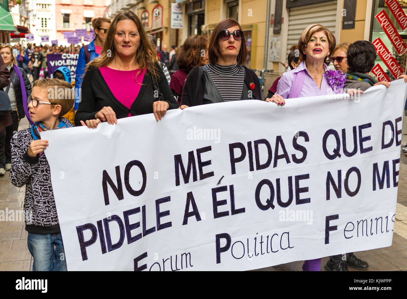 marche de protestation à Malaga en Espagne. Organisé dans le cadre de la Journée internationale des Nations Unies pour l'élimination de la violence à l'égard des femmes le 25 novembre 2017 Banque D'Images