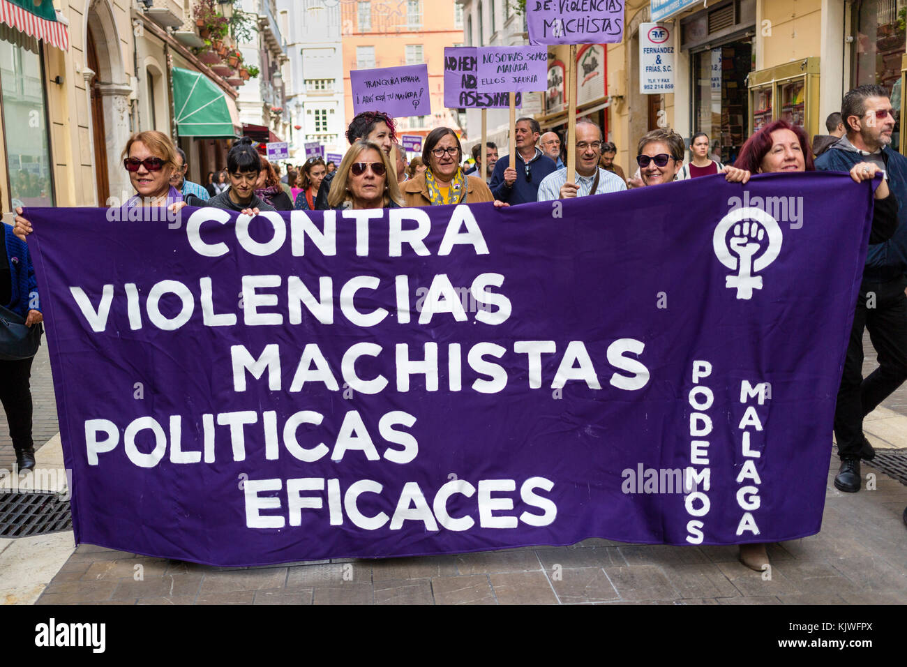 marche de protestation à Malaga en Espagne. Organisé dans le cadre de la Journée internationale des Nations Unies pour l'élimination de la violence à l'égard des femmes le 25 novembre 2017 Banque D'Images