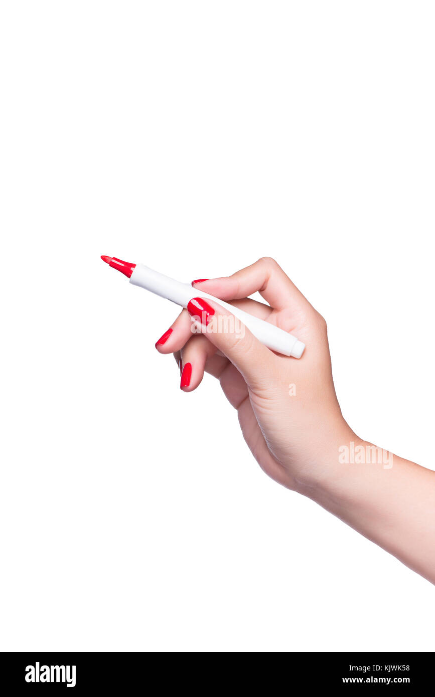 La main rouge femelle avec clou écrire quelque chose avec le marqueur isolé sur fond blanc Banque D'Images