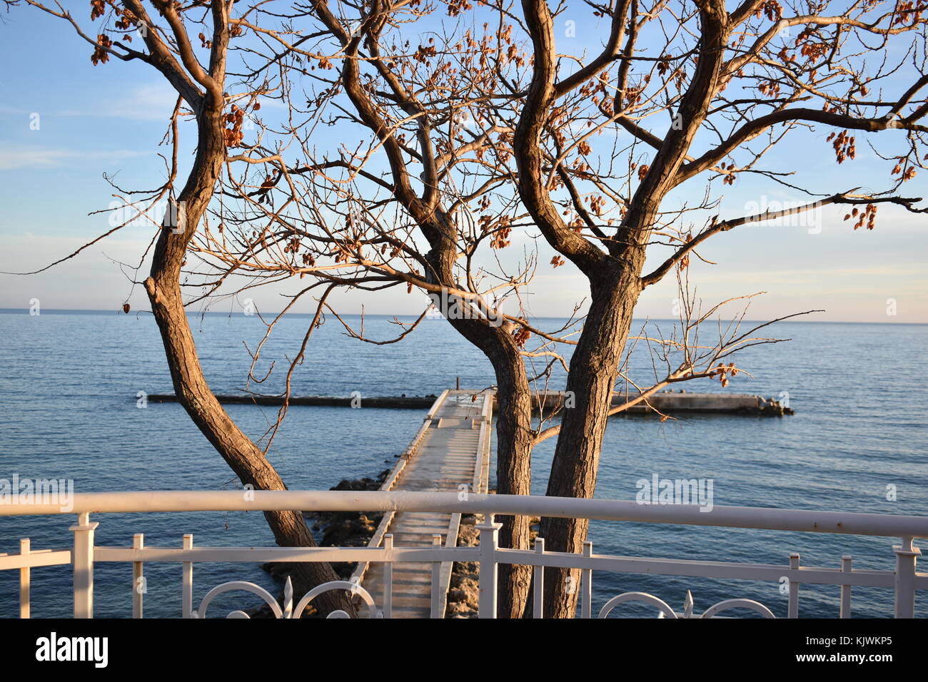 Paysage Apaisant Pris Au Bord De La Mer Photo Stock Alamy Paysage Apaisant Pris Au Bord De La Mer Photo Stock Alamy