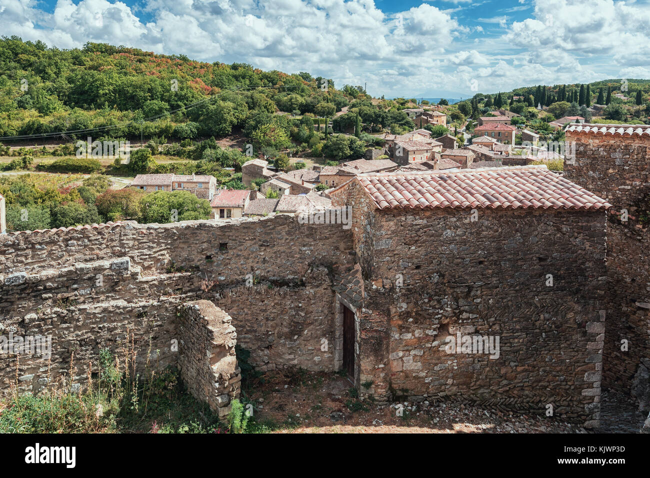 Vue de dessus les toits du village saint montan en Ardèche région de france Banque D'Images