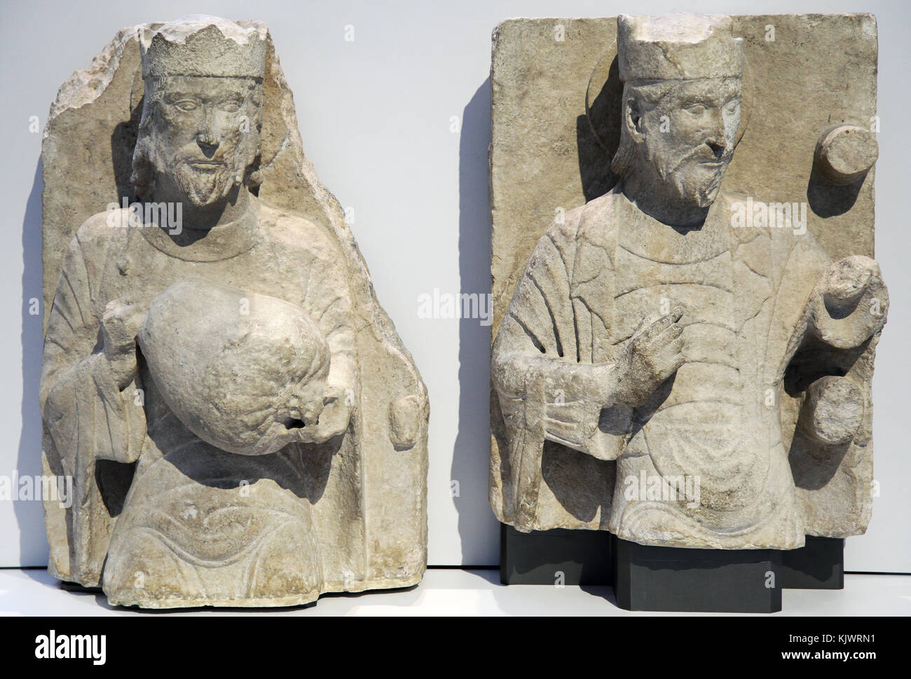 Bustes des rois de la façade de Notre dame de la coudre church.partenay france.c. 1150-1200 Banque D'Images