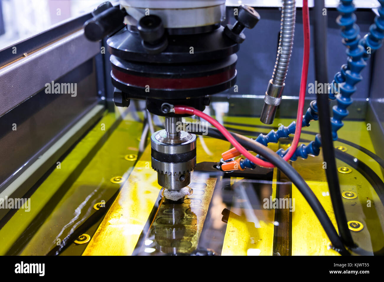 ;Électroérosion usinage spark spark, érodant, gravure, matrices, fil brûlant, érosion à fil, Banque D'Images