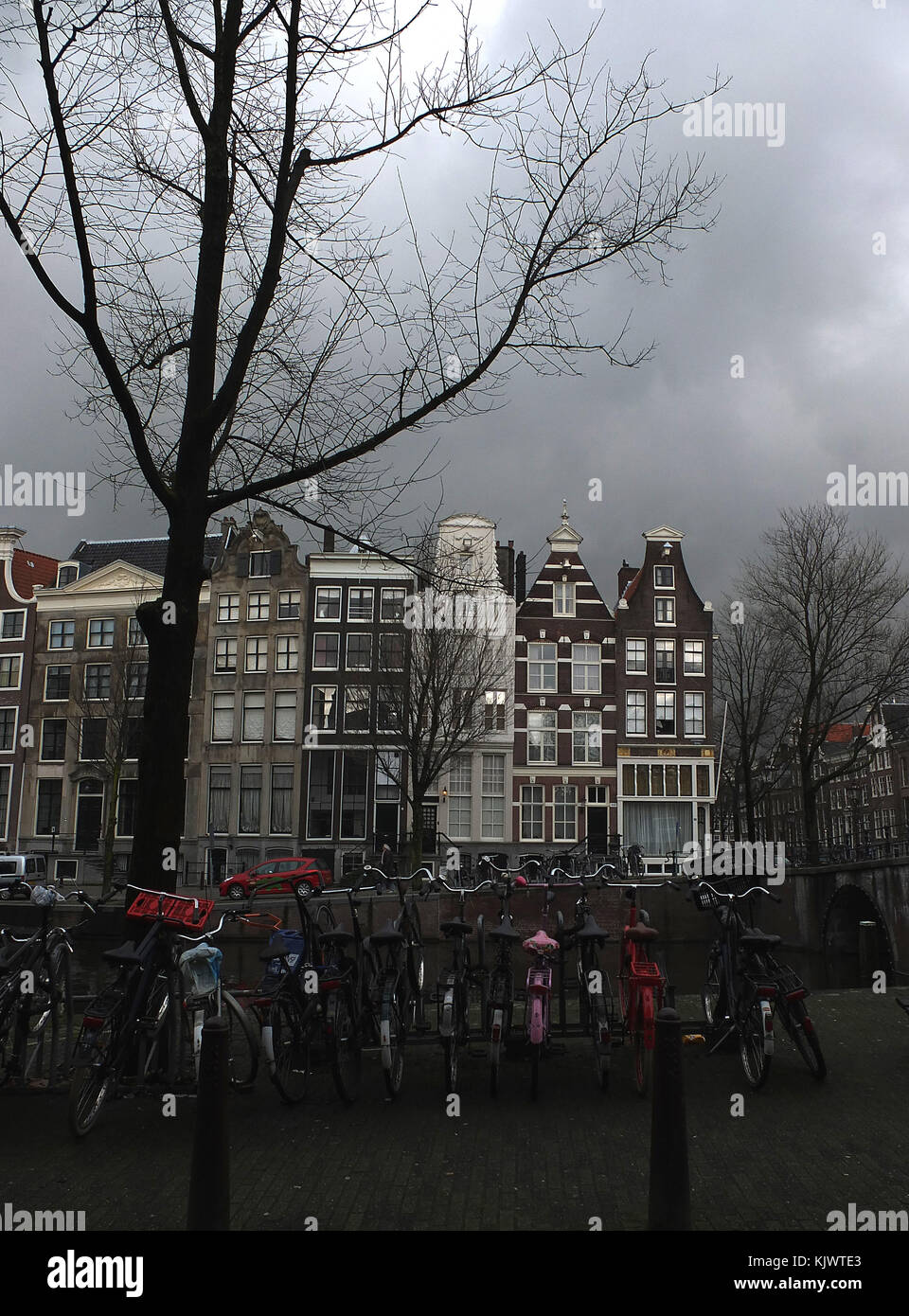 Amsterdam, capitale des Pays-Bas, la ville de Rembrandt, le Rijksmuseum, le musée Vincent van Gogh, port, vacances d'hiver, 17e siècle, maisons élégantes, Banque D'Images