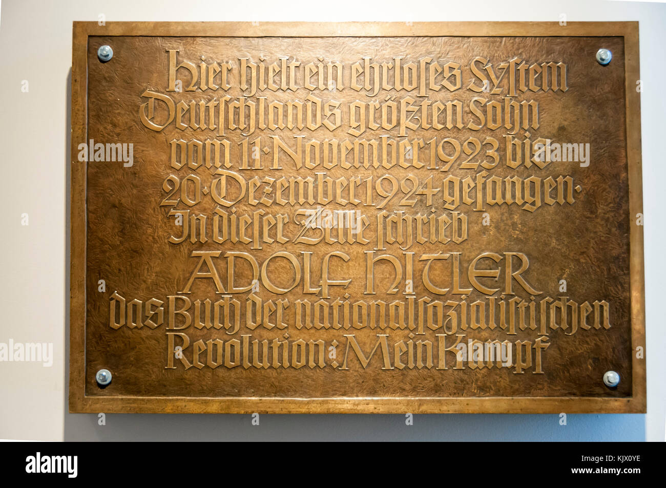 Plaque de bronze commémorant l'incarcération d'Adolph Hitler dans la prison de Landsberg Banque D'Images