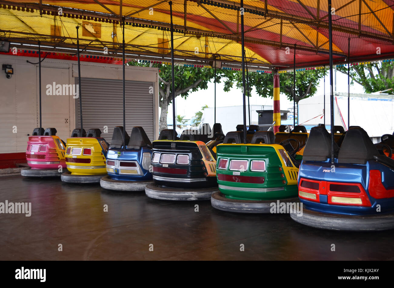 Six voitures dodgem à pare-chocs au parc des expositions de Nouméa Banque D'Images