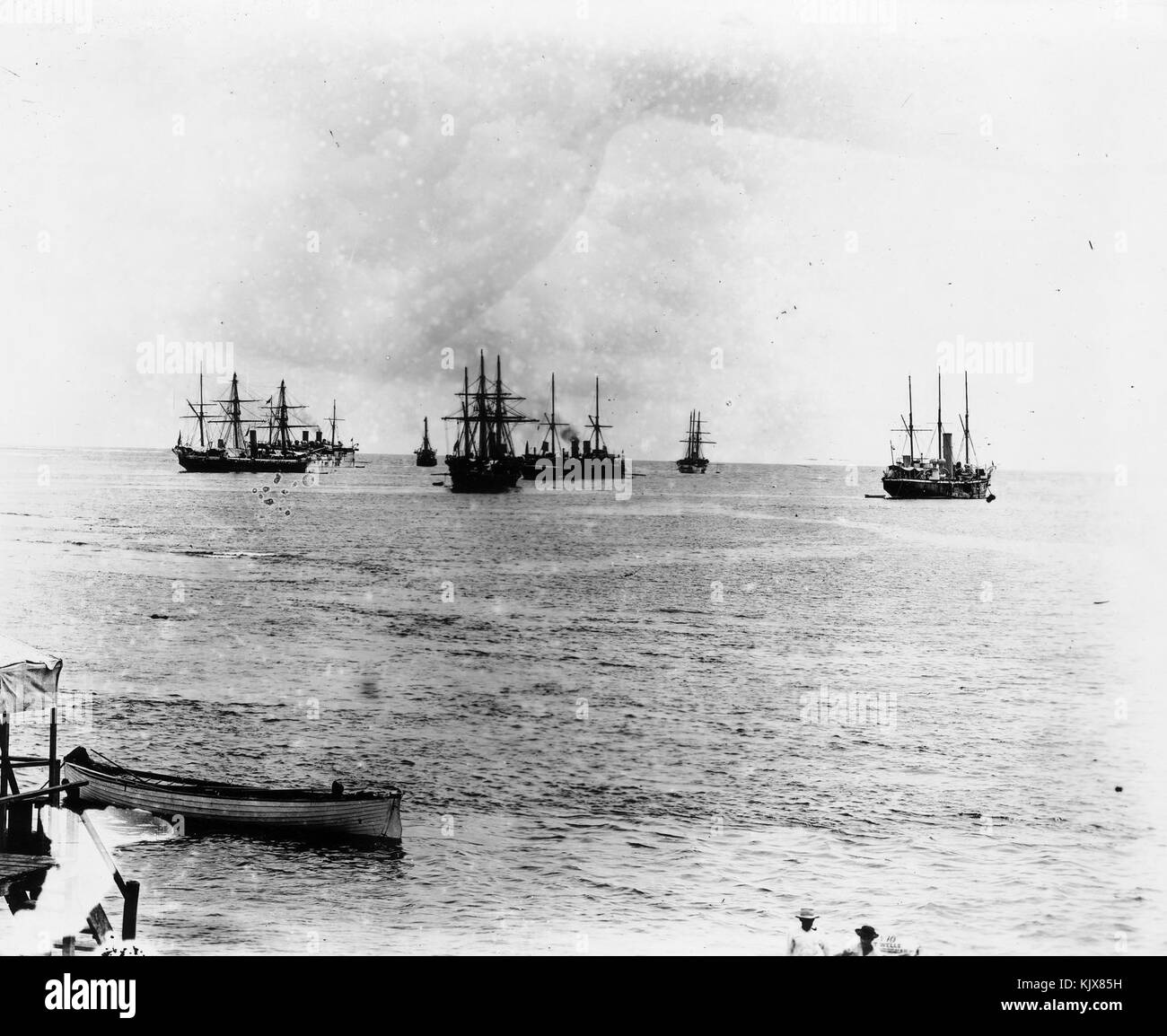 L'allemand, britannique, des navires de guerre américains dans le port d'Apia, Samoa 1899 Banque D'Images