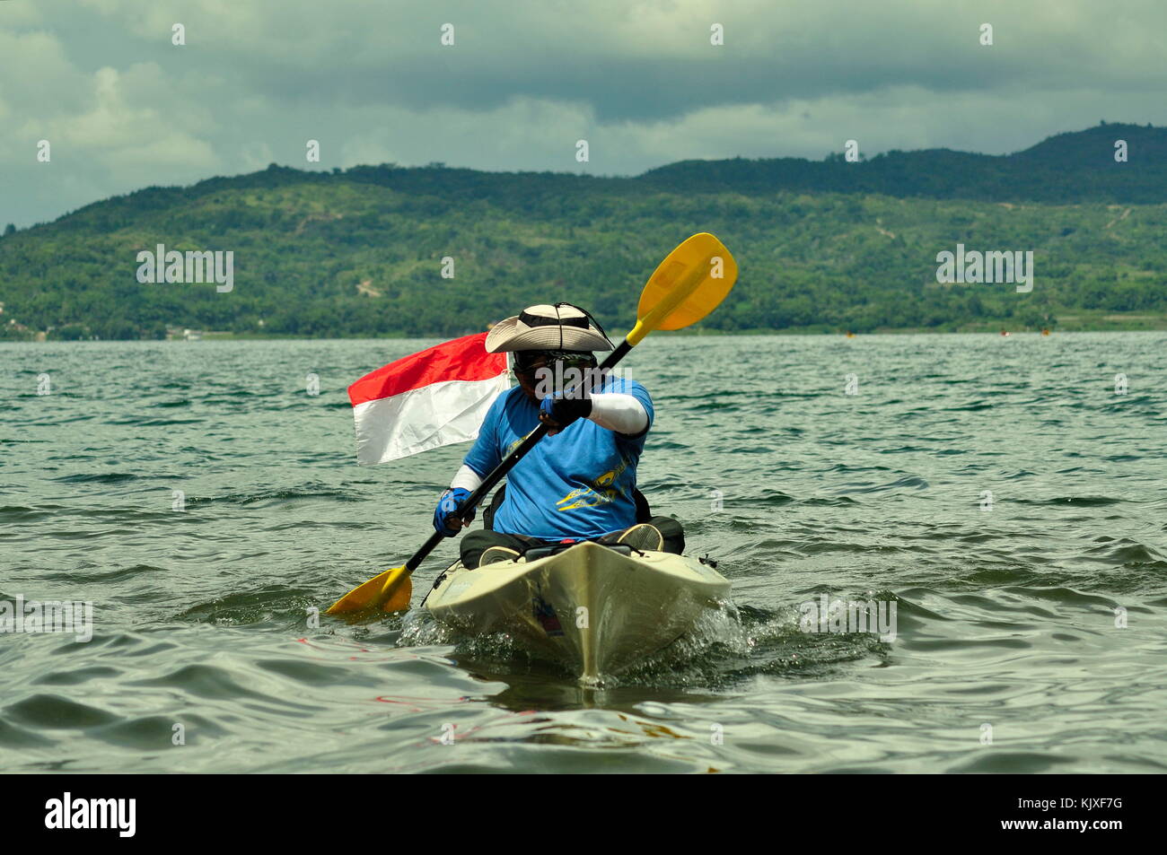 Balige sumatera (Indonésie). 24 nov, 2017. La cérémonie d'ouverture de toba international kayak marathon. crédit : sabirin manurung/pacific press/Alamy live news Banque D'Images