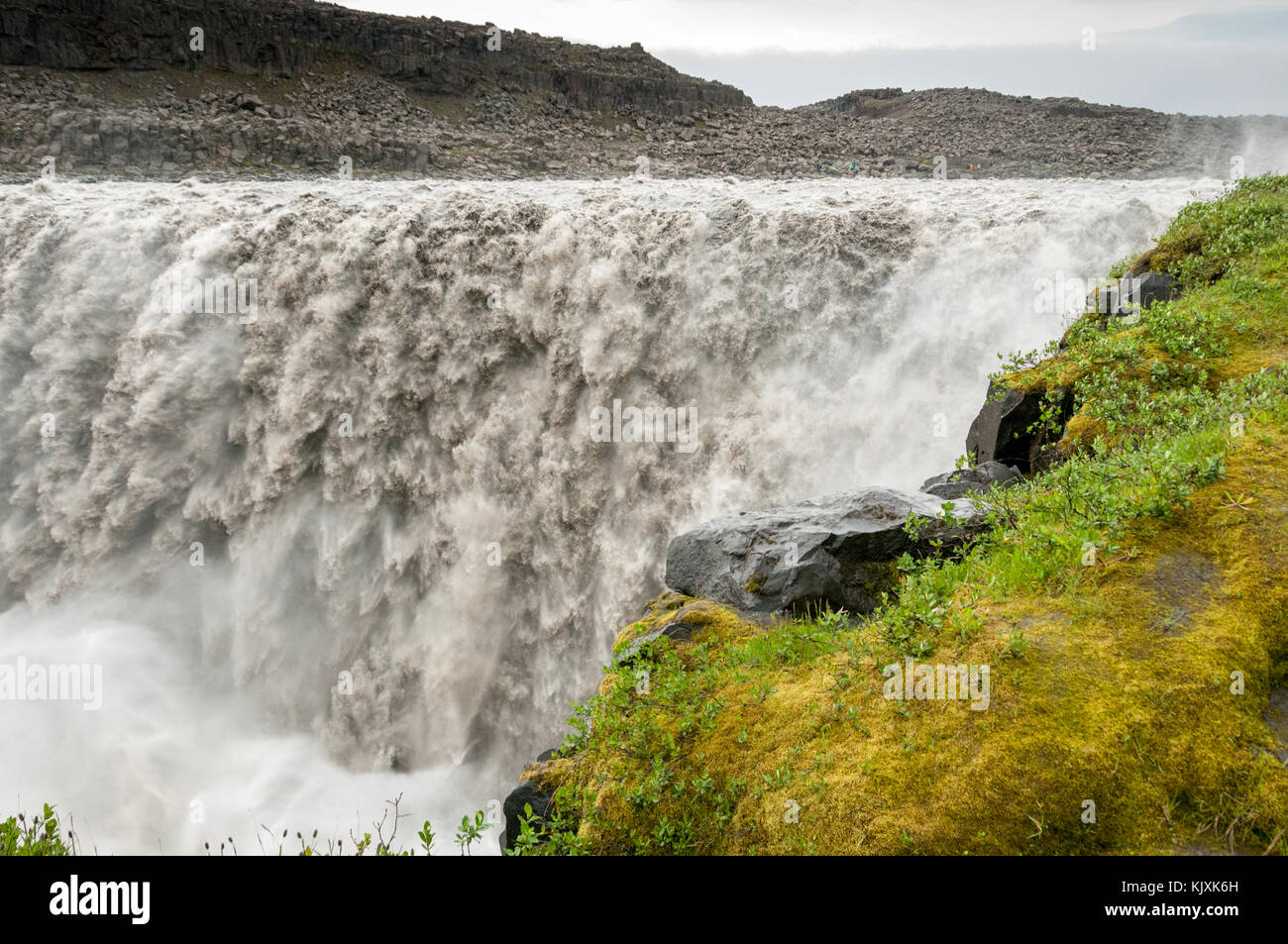 La cascade de Dettifoss, considéré comme le plus puissant en Europe, déverse des tonnes de l'eau boueuse dans le nord de l'Islance Banque D'Images