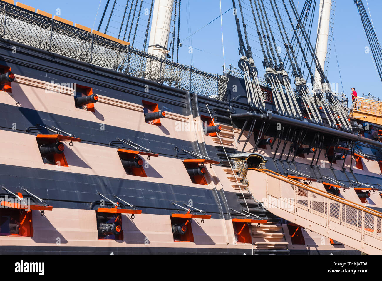 L'Angleterre, dans le Hampshire, Portsmouth, Portsmouth Historic Dockyard, HMS Victory, détail de sabords Banque D'Images