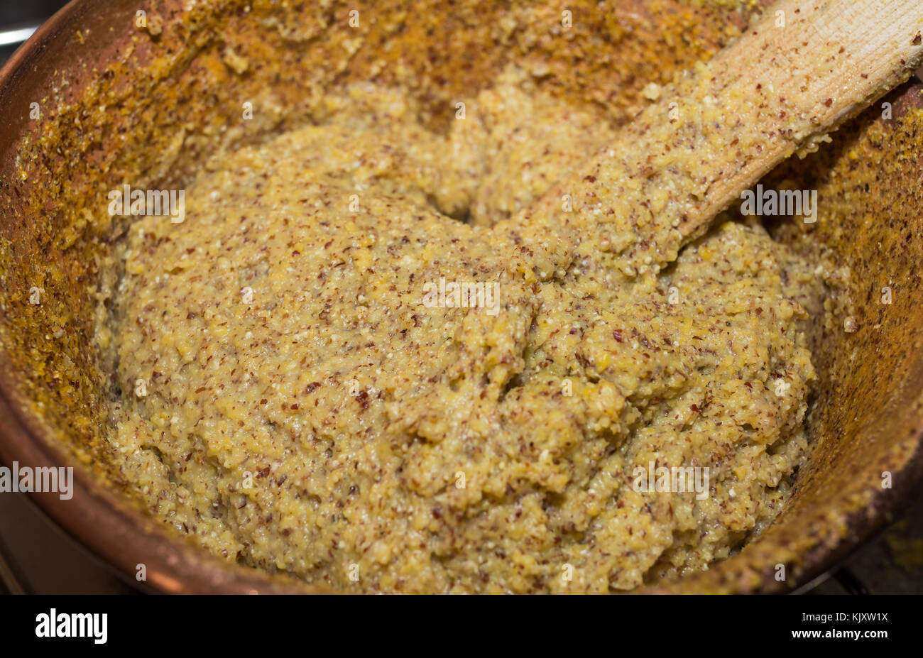 La Cuisson De La Polenta Dans Le Chaudron Traditionnel Recette