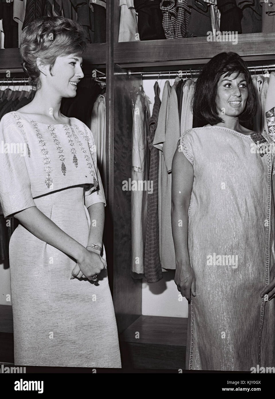 Ilana Rovina avec Alma Cogan (1963) Banque D'Images