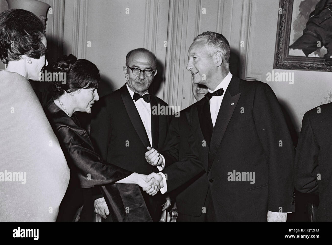 Levi Eshkol et Pierre Messmer 1964 Banque D'Images