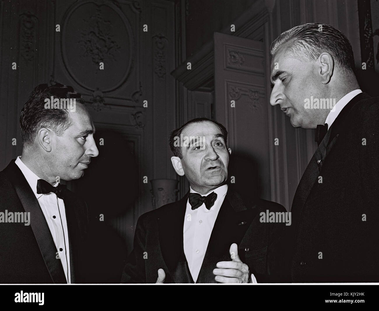 Shimon Peres et Christian Fouchet 1964 Banque D'Images