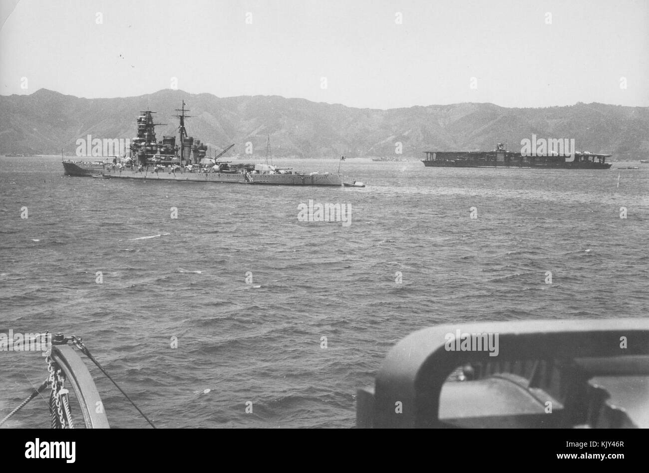 Kirishima et Akagi à Tsukumowan 1939 Banque D'Images