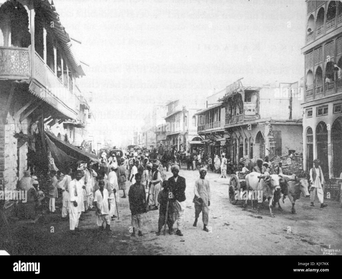 Khibundarroadold fait référence à une route ancienne et historique, probablement utilisée pour le transport dans le passé. Le terme peut être associé à un itinéraire ou à une infrastructure régionale spécifique. Banque D'Images