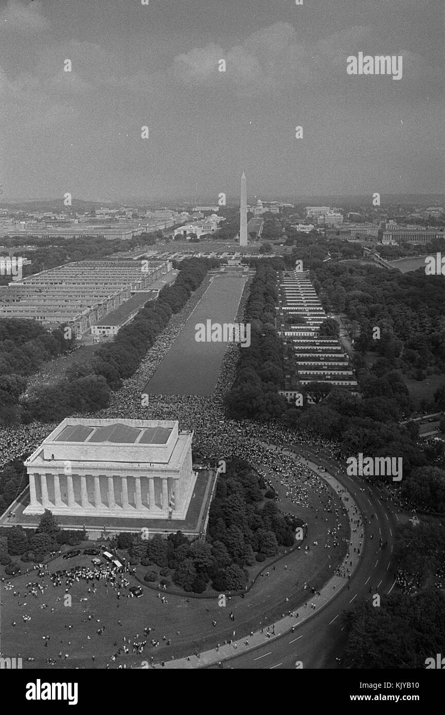 Vue aérienne de marcheurs, du Lincoln Monument pour le Washington Monument Banque D'Images